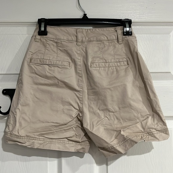 Gap size 0 khaki shorts - Picture 3 of 4